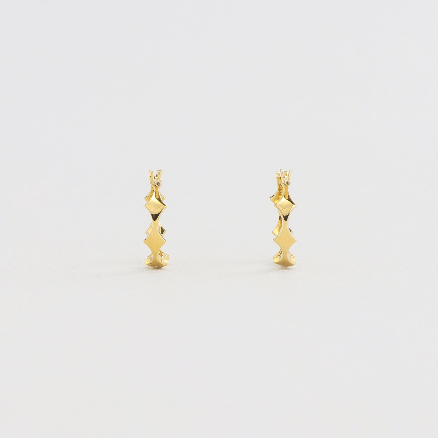 Clarus ブラウンダイヤモンド ミニフープピアス