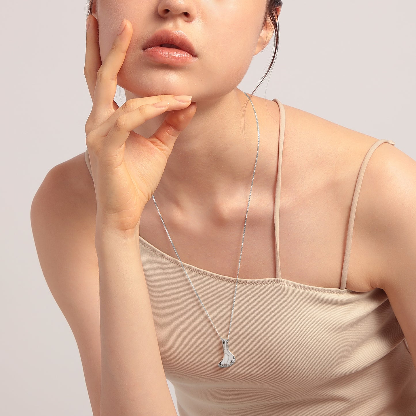 KALENDAE【OCTOBER】ローズモチーフ ネックレス