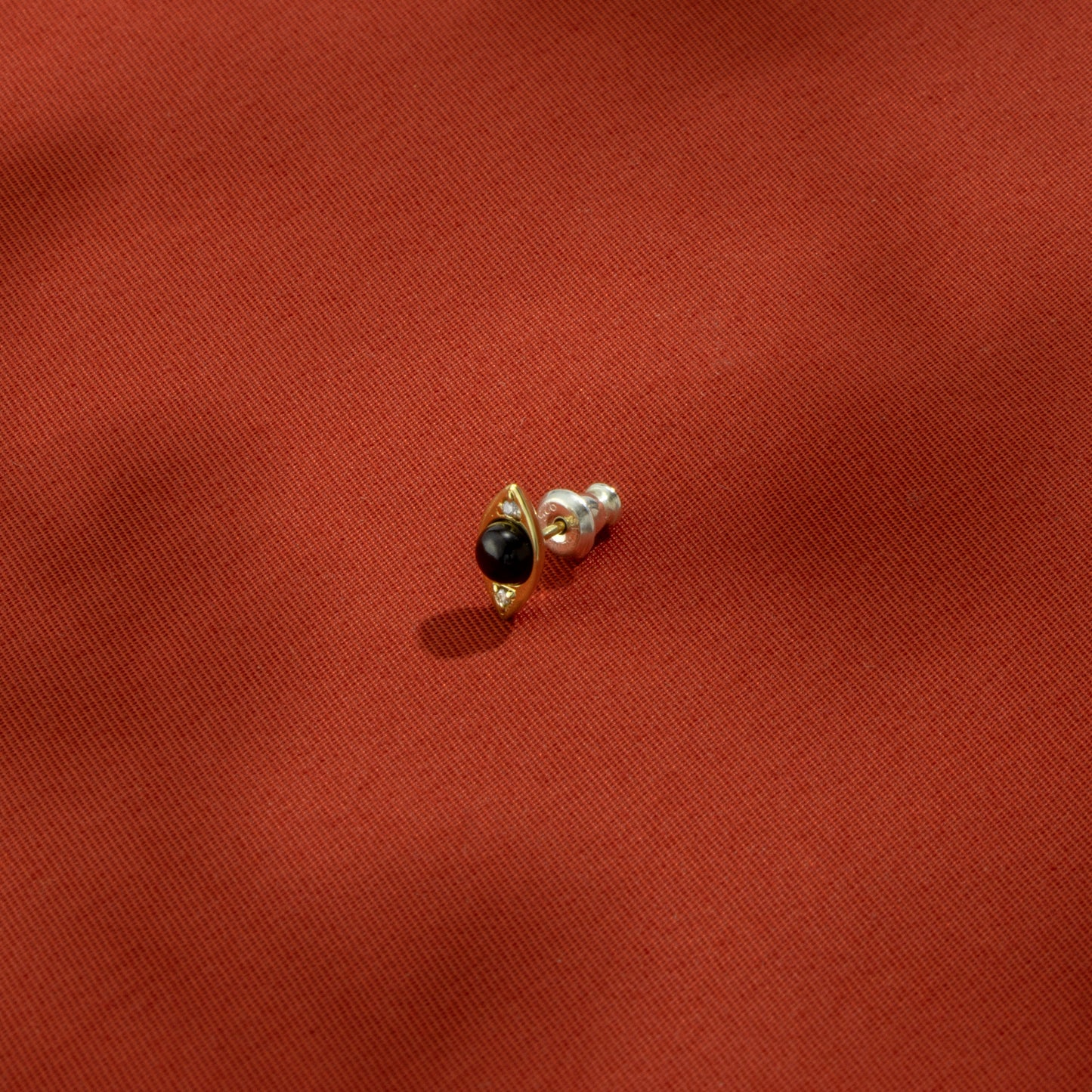 Eye ブラックカルセドニー シングルピアス