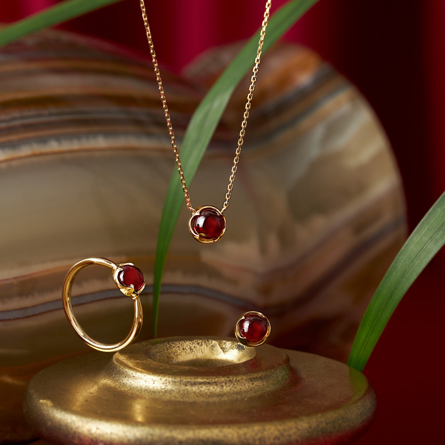 Orbe ガーネット シングルピアス