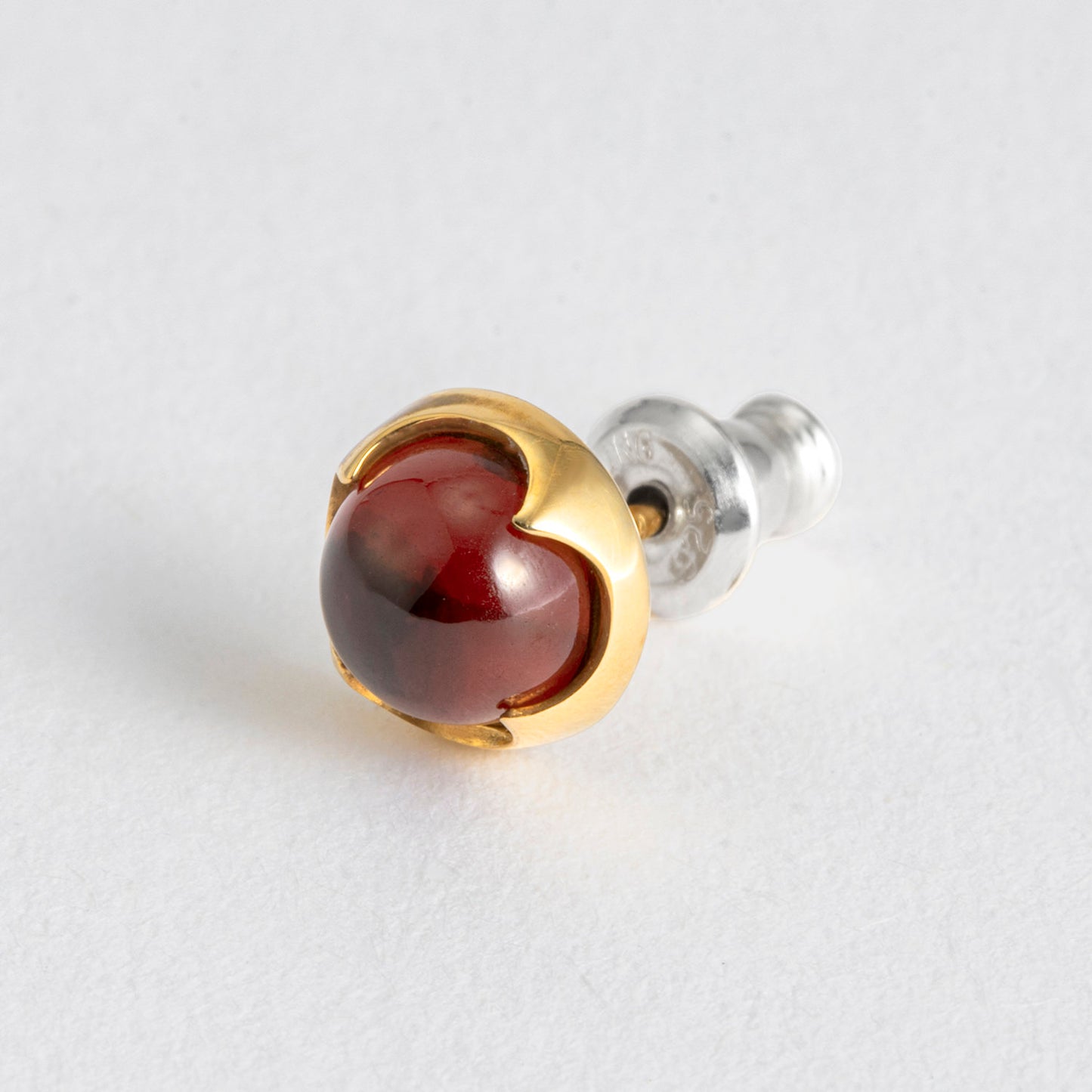 Orbe ガーネット シングルピアス