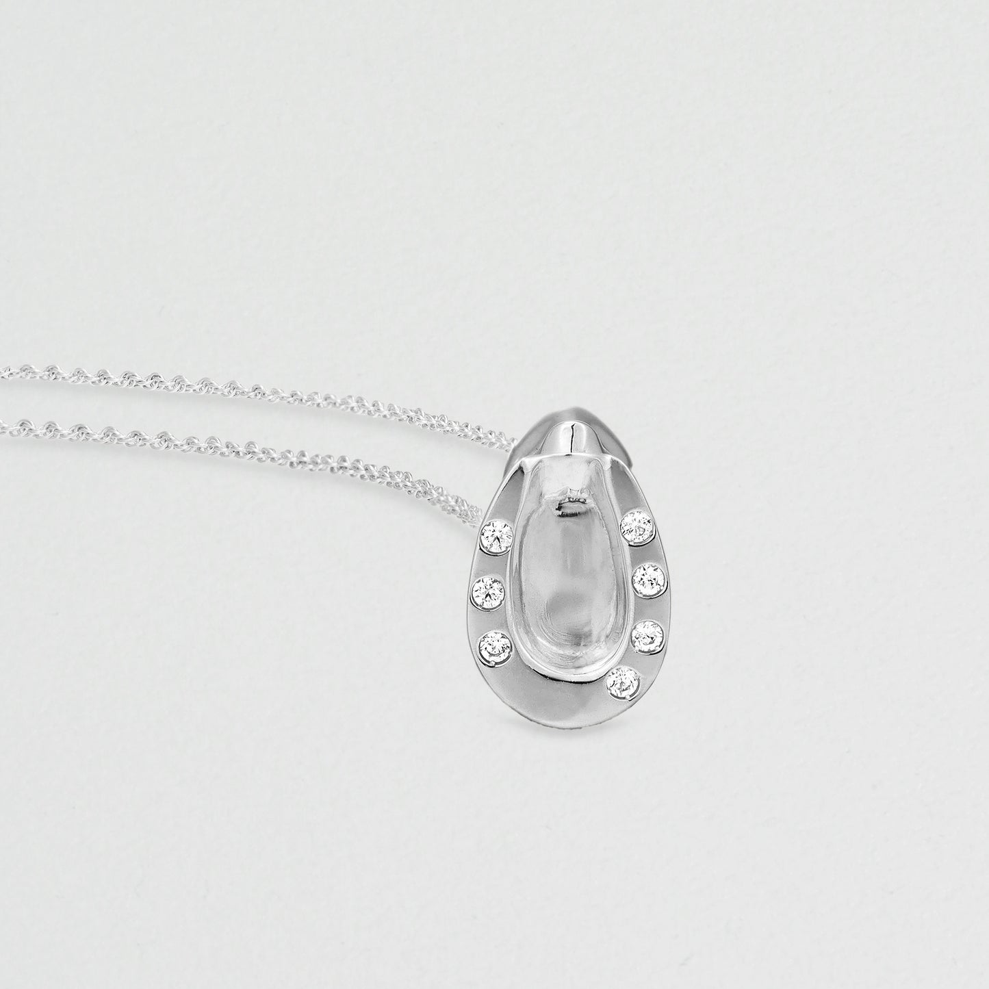 Holy Horse ネックレス