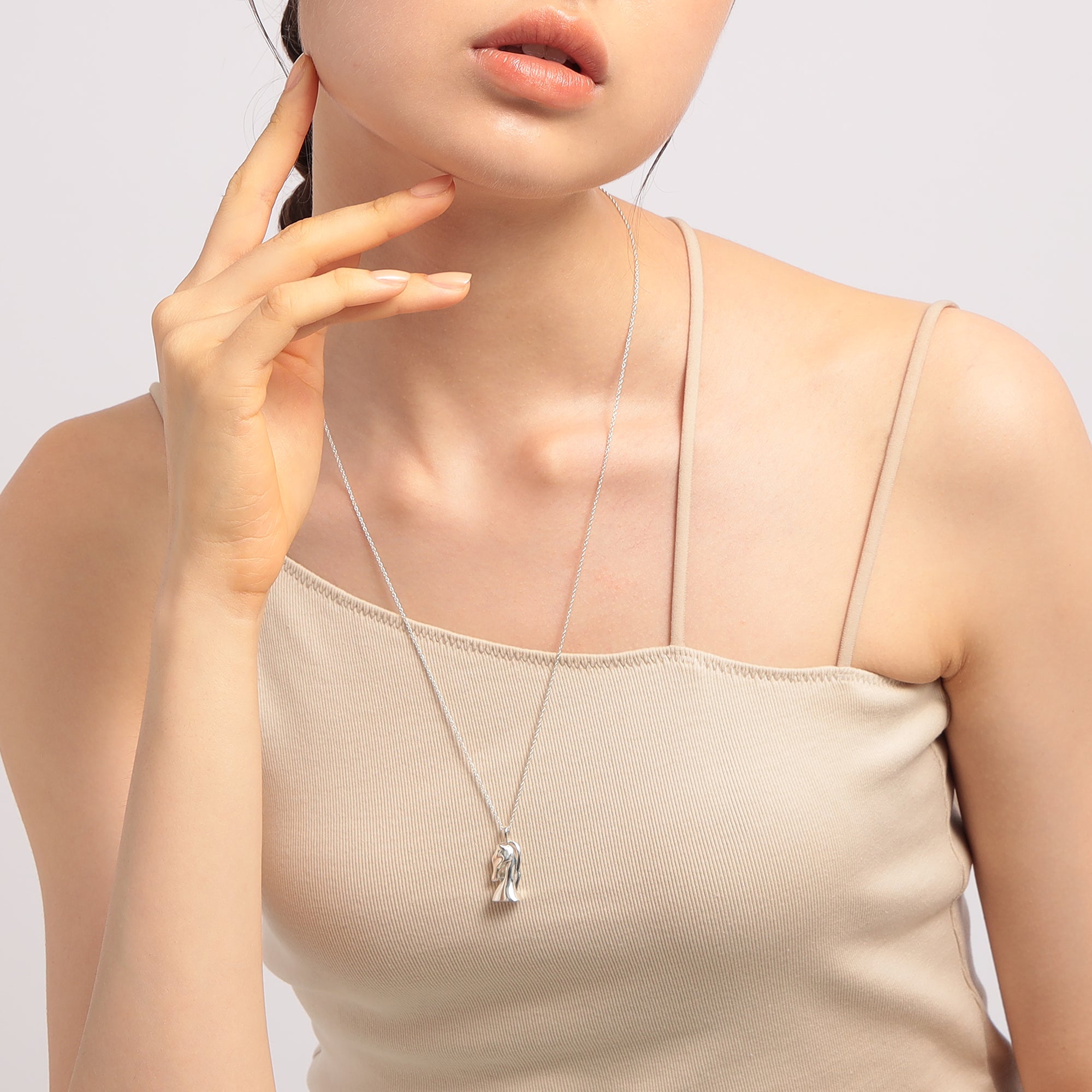 yaji ネックレス 業界初となるイニシャル型スポーツネックレスとなりお好きなイニシャル